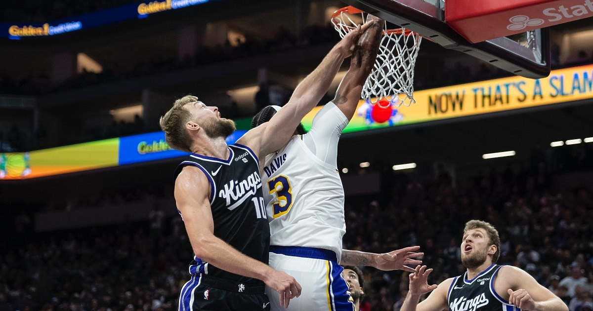 Сакраменто Кингс с Александър Везенков постигна драматична победа над Лос