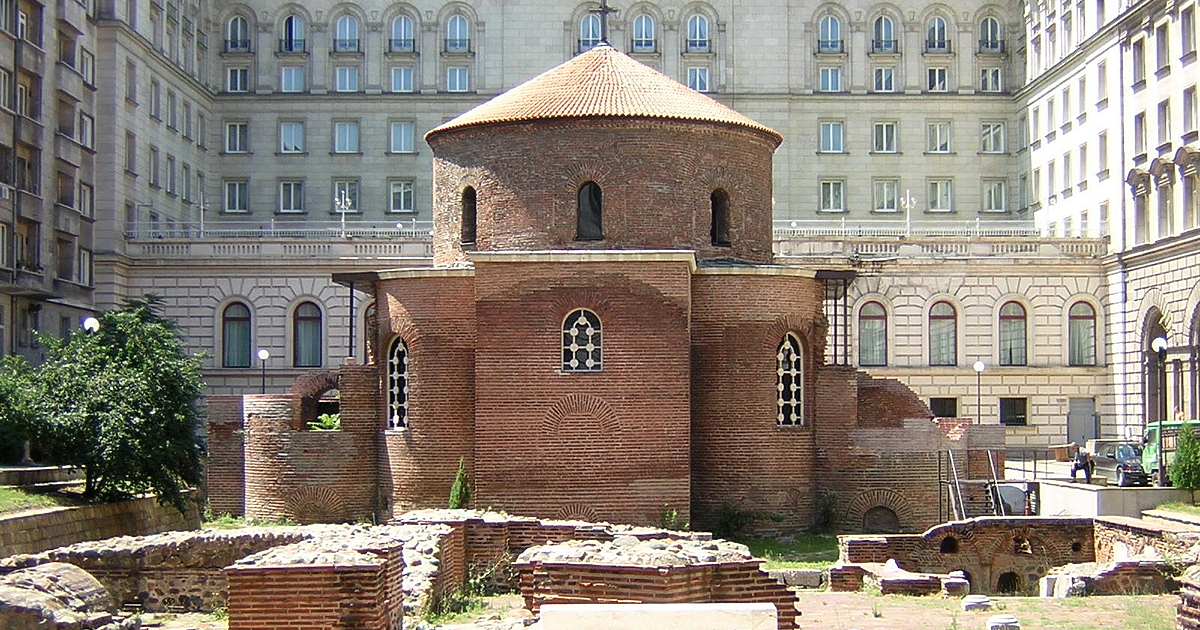 Вижте какво се случва на хиподрума в София към 14,00