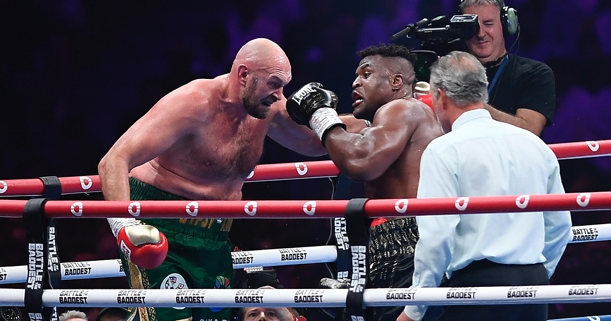Тайсън Фюри постигна спорна победа с 2:1 съдийска гласа в
