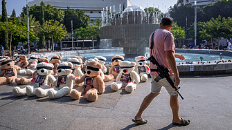 Израел се съгласи да отложи нахлуването в Газа засега така