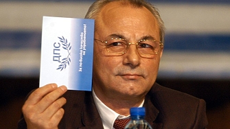 Мустафа Карадайъ потънал от дълго в публично мълчание е подал