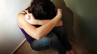 Мъж е пребил жена си с камъни и юмруци въпреки