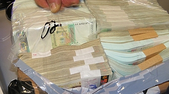 Вече втора седмица намерена голяма сума пари чака  собственика си в РУ Велико Търново
