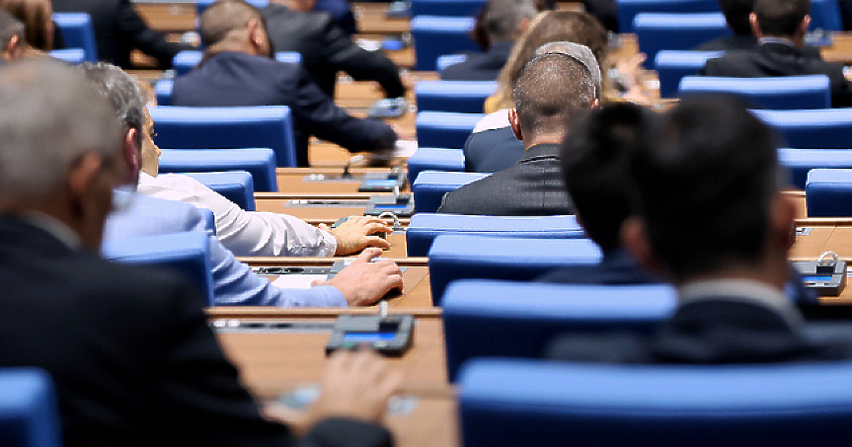 Парламентът отново не събра кворум в началото на пленарния ден