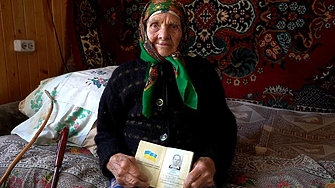 Украинската дума  Холодомор Гладомор  означава убийство чрез глад Това престъпление на съветските