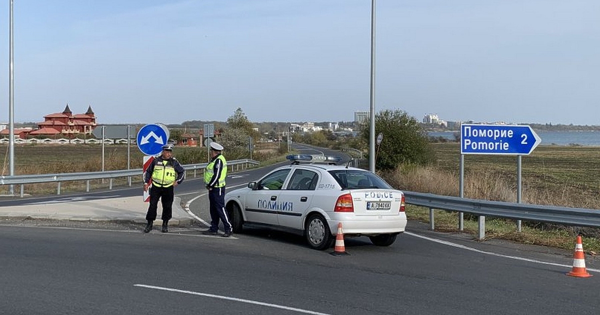 Двама души са загинали в тежка катастрофа с три коли
