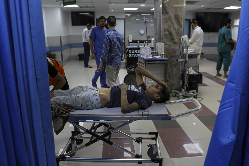 Израелските сили нахлуха в най-голямата болница в Газа, която е команден център на 