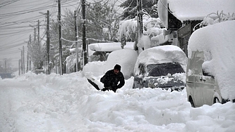 Снежно бедствие в страната цели райони останаха без ток