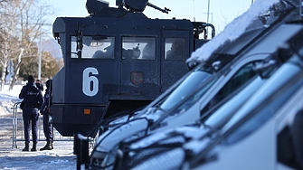 Жандармерия полиция десетки униформени тежки машини на една от които