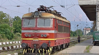 Бързият влак от Димитровград за Горна Оряховица пламна след като
