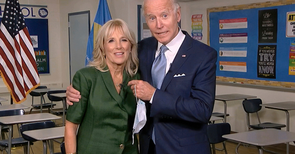 Автомобил се вряза в паркиран джип, който е част от