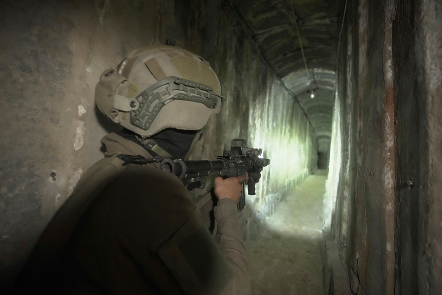 Израел: Открихме тунели и оръжия в университет в Газа