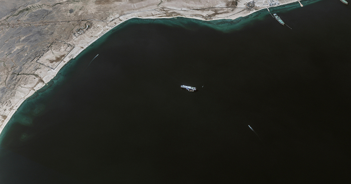 Вече месец йеменските бунтовници хуси обстрелват преминаващи през Червено море