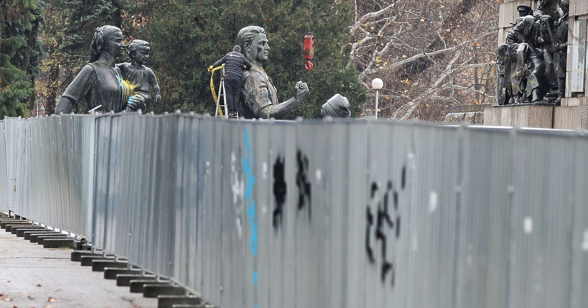 Мястото на Паметника на Съветската армия е в Музея на