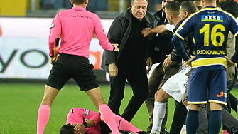 Футболен шеф нокаутира съдия в мач с българско участие в Турция (ВИДЕО, СНИМКИ)