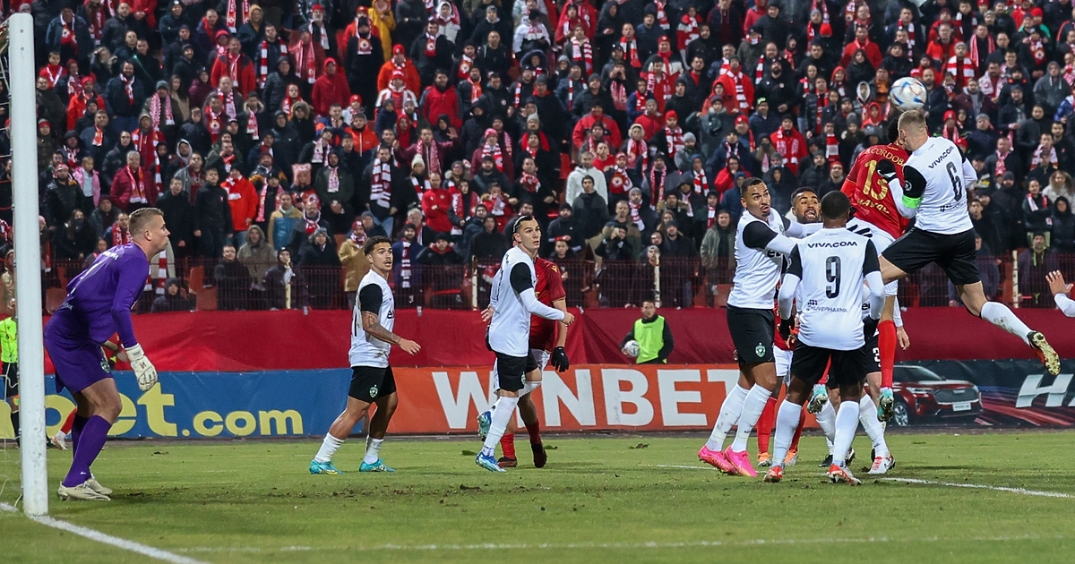 Лудогорец посече ЦСКА-София в дългото добавено време на мача от