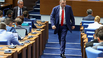 Защо националните телевизии се чувстват длъжни да коментират всяка дума