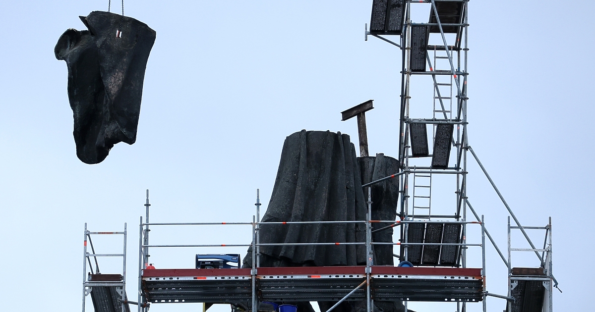 Административният съд за София-град спира демонтажа на Паметника на Съветската