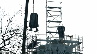 На 19 декември административният съд за София град спря демонтажа на Паметника