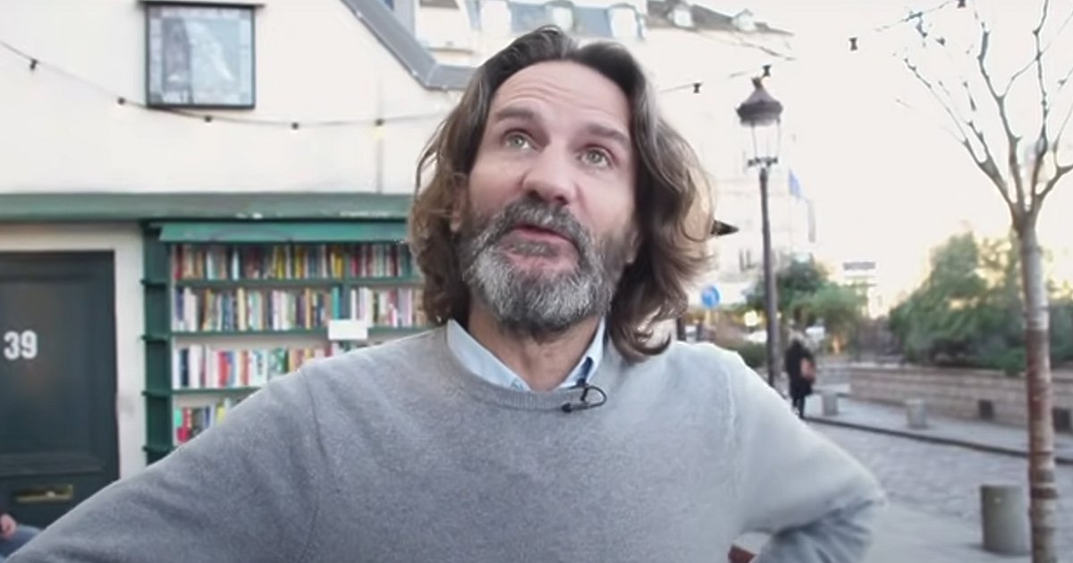 Фредерик Бегбеде е задържан от полицията във френския град По като