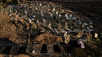 Анна Гин е журналистка и писателка живее в украинския град Харкив Тя