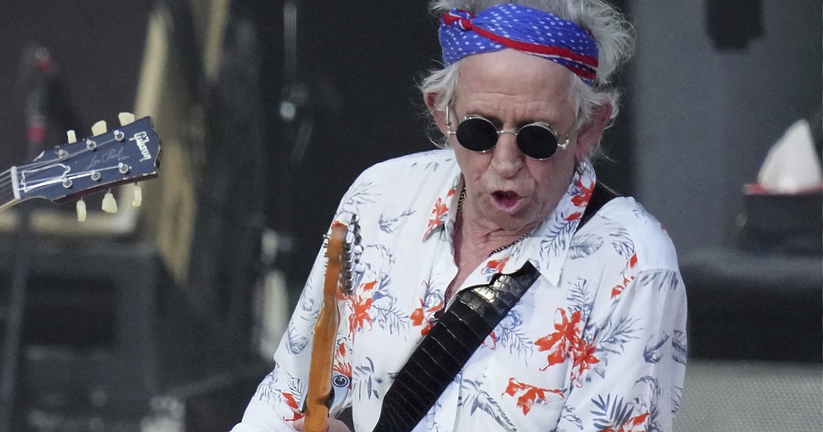 Рифовете му на китара са гениални. Но в последните, хм... 20-30