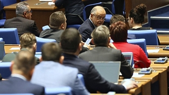 Депутатите приеха на второ четене промени в някои от данъчните закони С промени