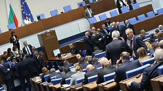 След като напрежението в пленарната зала в началото на деня