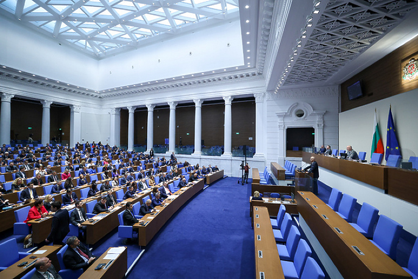 Шестата поправка: парламентът прие окончателно промените в Конституцията