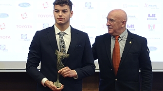 Плувецът Петър Мицин получи голямата награда  Спортен Икар на Фондация Български