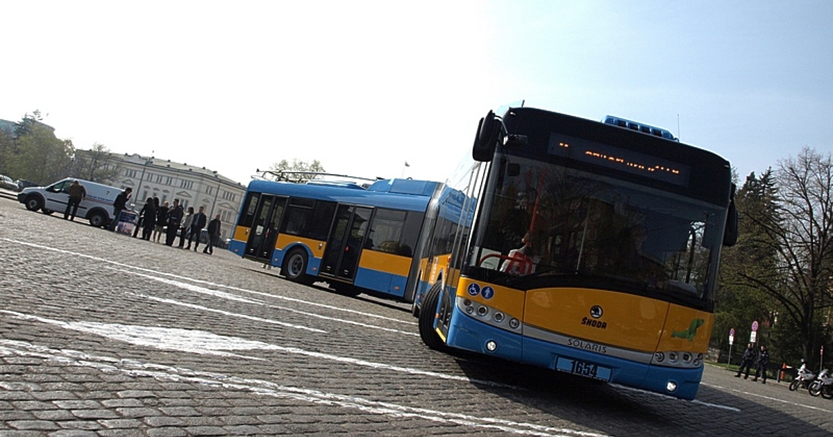 Служителите в градския транспорт излизат на протест с искане за