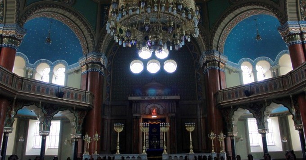 Некролози на Хитлер са били разлепени в събота на фасадата