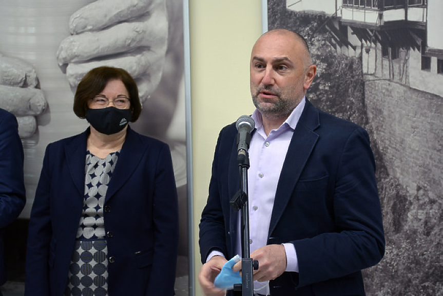 Каримански осъди Асен Василев за 5000 лв.