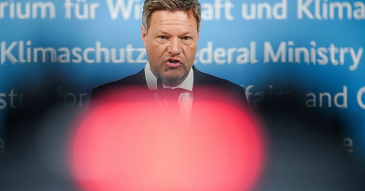 Повече от 100 фермери блокираха германския министър на икономиката Роберт