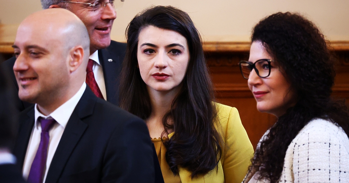 Още по тематаПодкрепете ниУважаеми читатели, вие сте тук и днес,