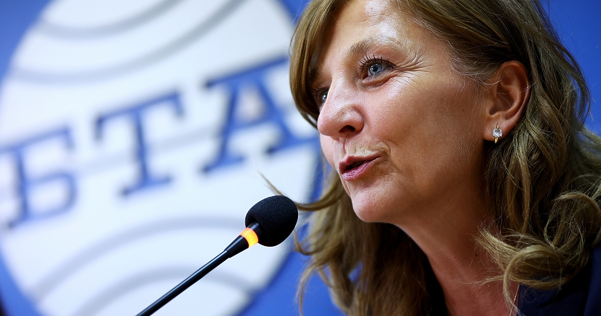 Двама души са задържани за опит за финансова измама чрез разбиване