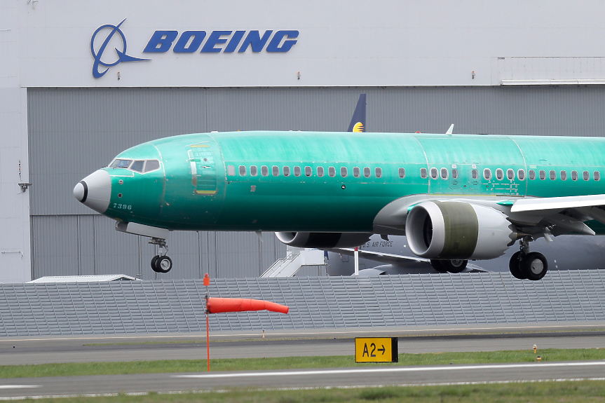 Boeing предупреди за проблем с разхлабени болтове на 737 MAX