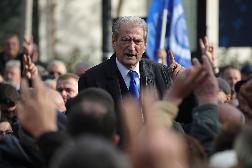 Бившият албански президент Сали Бериша под домашен арест