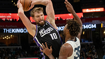 Александър Везенков вкара две точки и овладя една борба при