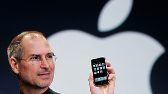 Историческа дата: Стив Джобс представи първия телефон със съвременен дизайн и тъчскрийн