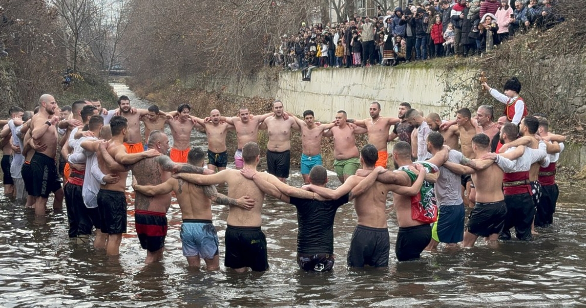 Президентът, без изненада, обяви, че в понеделник дава на КС