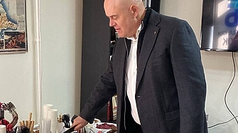 Бившият главен прокурор а сега нов политик Иван Гешев излъчва