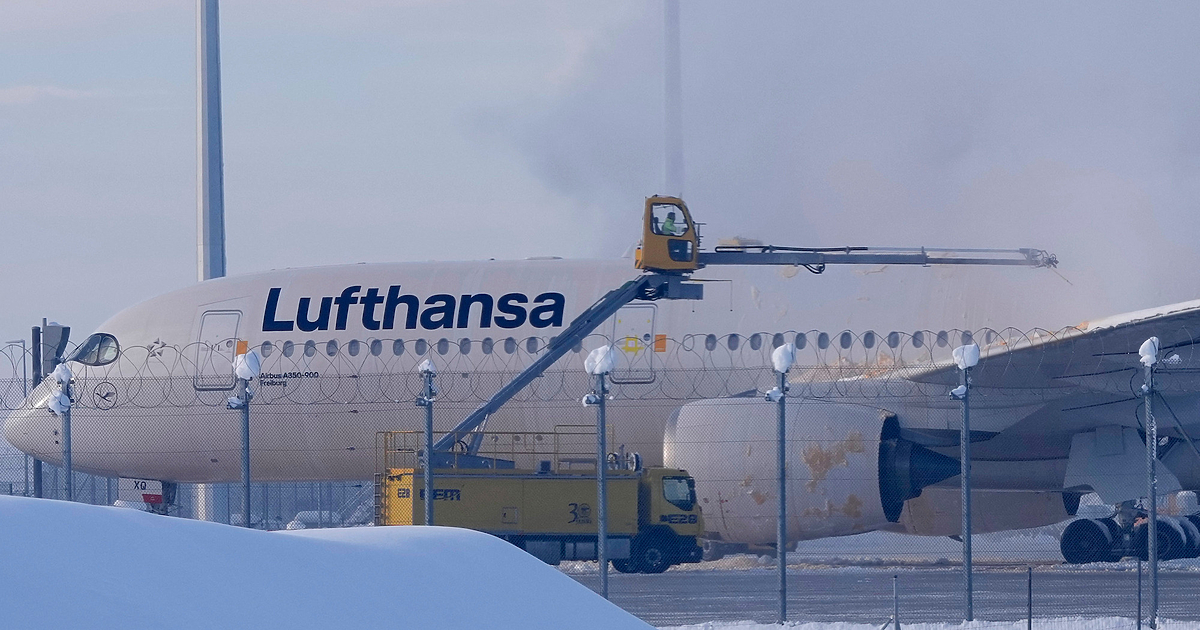 Зимното време причинява огромни проблеми и произшествия по пътищата, железниците