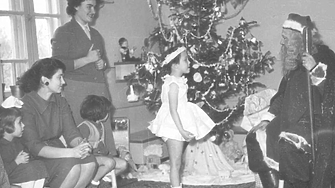 Как изглеждаха Коледа и Нова година преди 10 ноември 1989 г