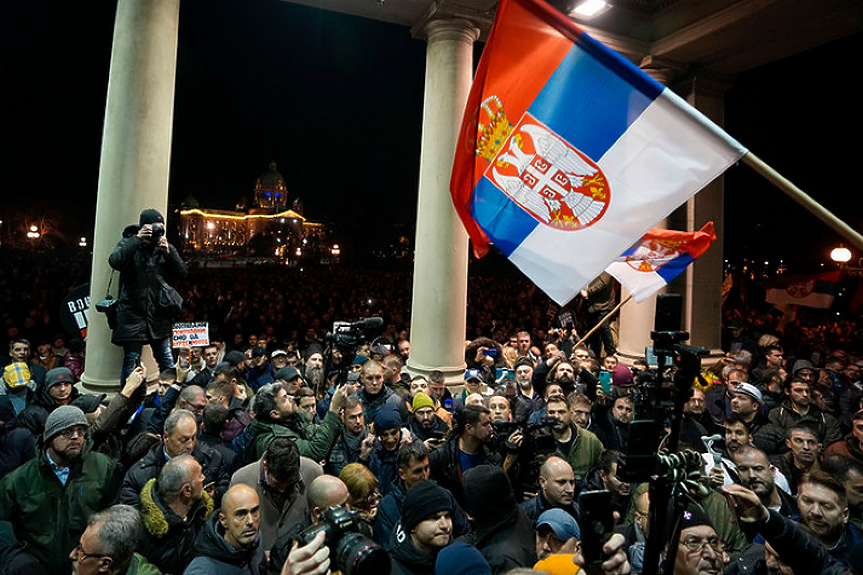 Мария Захарова: Западът клати Сърбия с майдански преврати