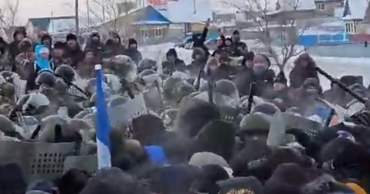 Демонстранти влязоха днес в сблъсъци с полицията в руската република