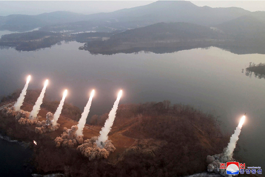 Северна Корея изстреля снаряди до границата с Южна Корея