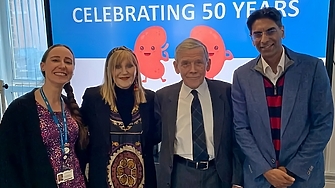 Британка отпразнува повече от 50 години свобода от бъбречна болест