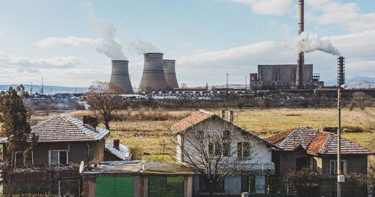 На по-малко от 1500 м от прозорците на гражданите. Това е