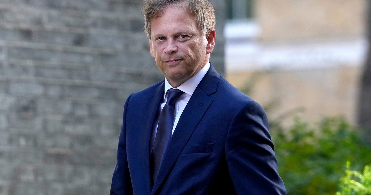 Британският министър на отбраната Грант Шапс заяви, че страната му